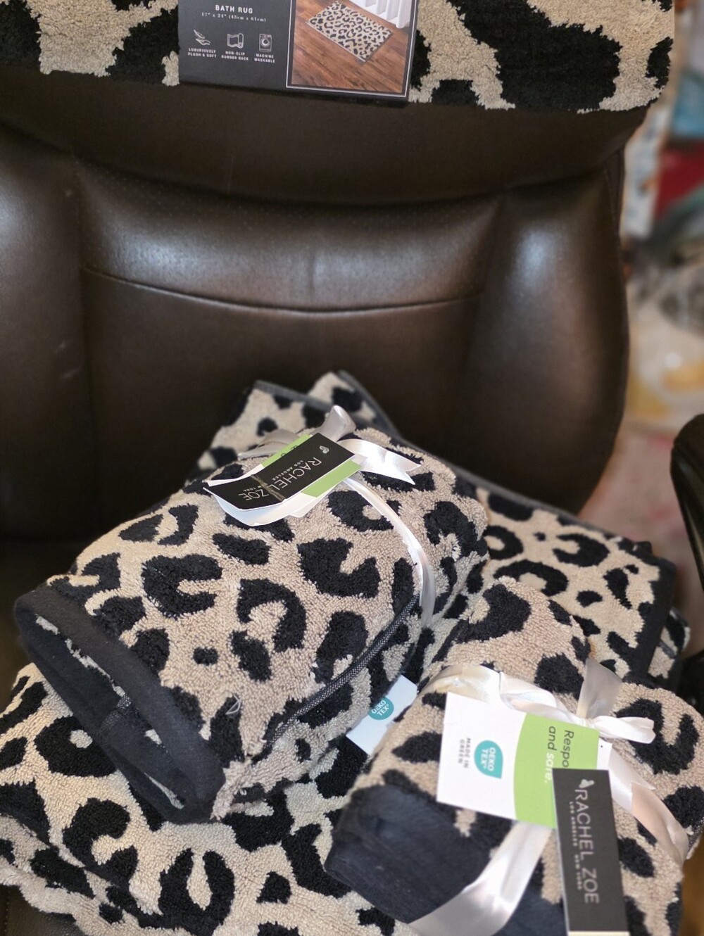 Rachel Zoe Black and Cream Leopard Bath Rug And Towel Set - Picture 13 of 16